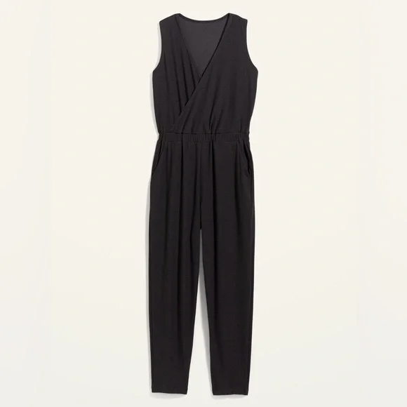 BREATH ON - Sleeveless Black Jumpsuit
Old Navy Active
Size M - Picture 1 of 8